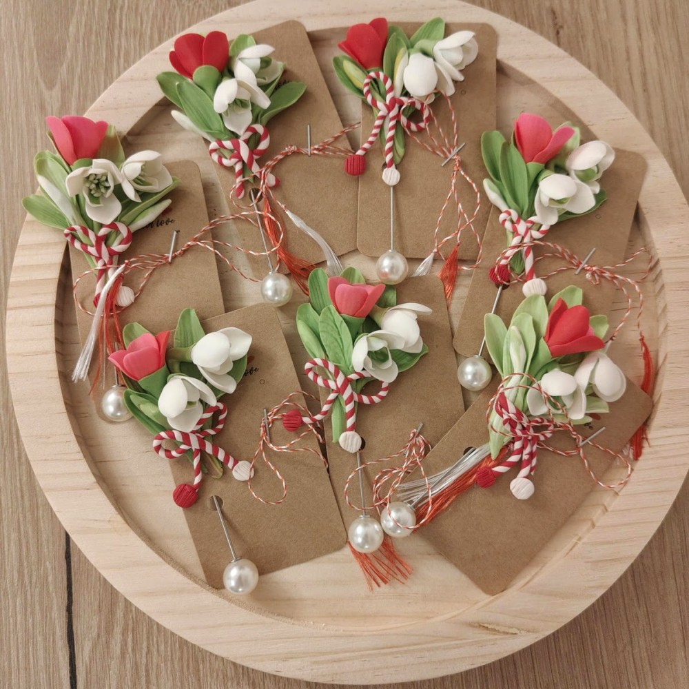 Martisor Brosa Handmade - flori pe snur