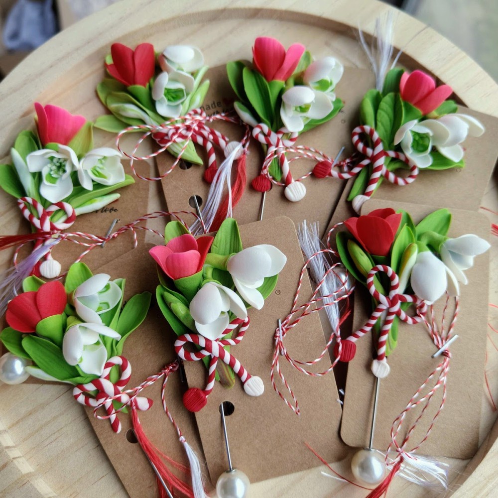 Martisor Brosa Handmade - flori pe snur