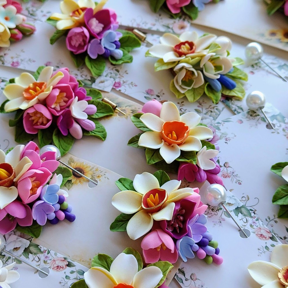 Brosa martisor cu narcise si liliac - modele unicat