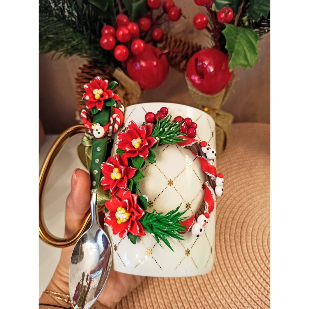 Cadou de Crăciun: set cană personalizată și linguriță decorate cu tematică de sărbătoare