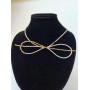 Colier ivoire la baza gatului - cu fundita bow tie din margele de nisip roz de 2 mm cu accente aurii