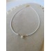 Colier la baza gatului din margele de nisip albe de 2 mm cu accesorii aurii