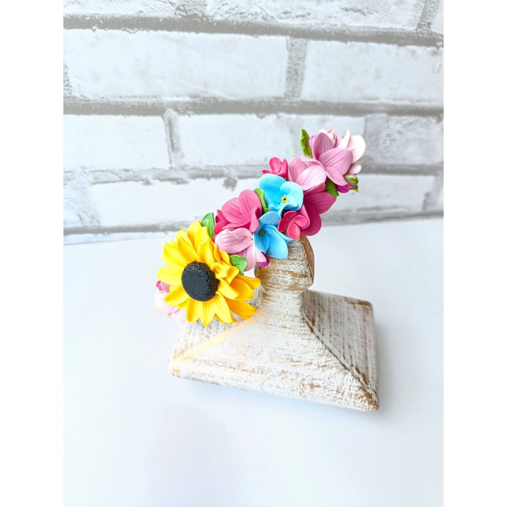 Bentiță handmade cu flori: hortensii și floarea soarelui