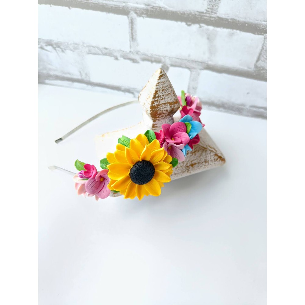 Bentiță handmade cu flori: hortensii și floarea soarelui