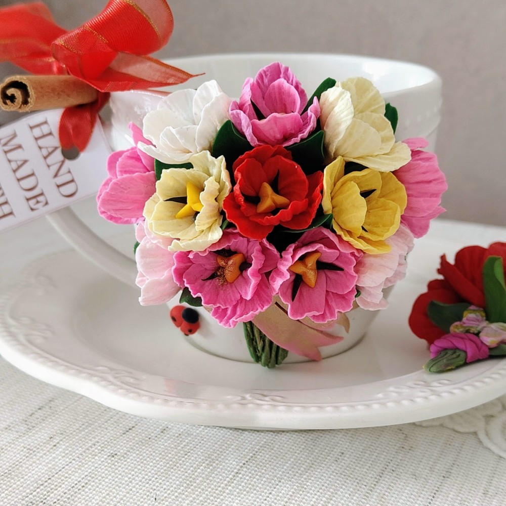 Cadou pentru iubitoarele de flori si cafea: set de cafea floral