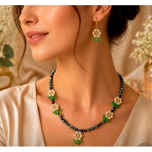 Set cercei si colier - Flori delicate de primavara