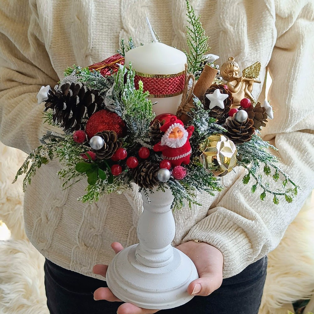 Decoratiune handmade cu lumanare si ingeras pentru masa de Craciun
