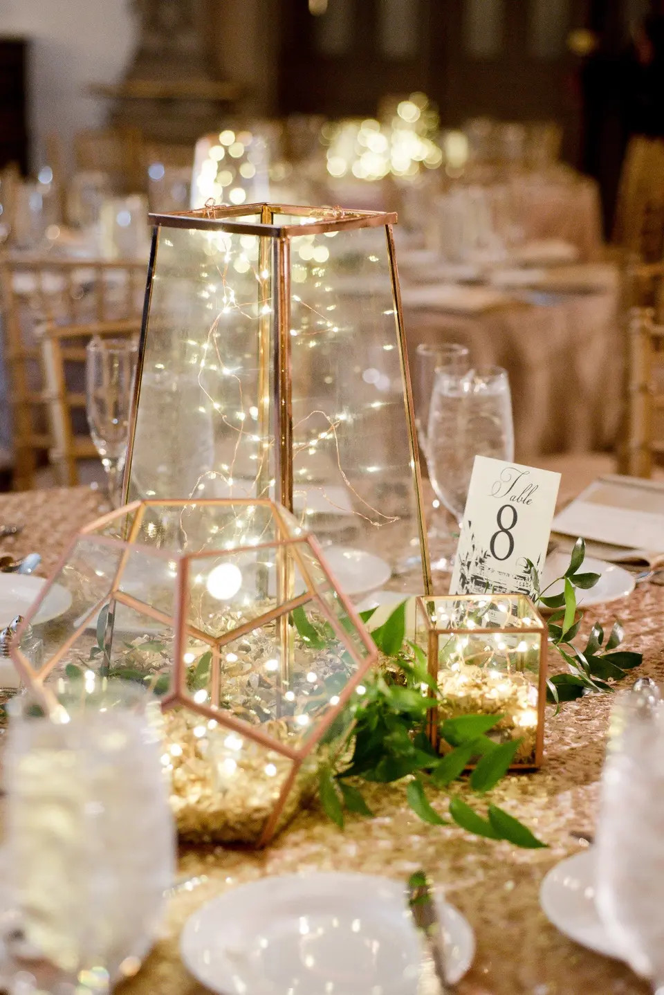 Lămpițe cu lumini strălucitoare - decorațiune masă nuntă