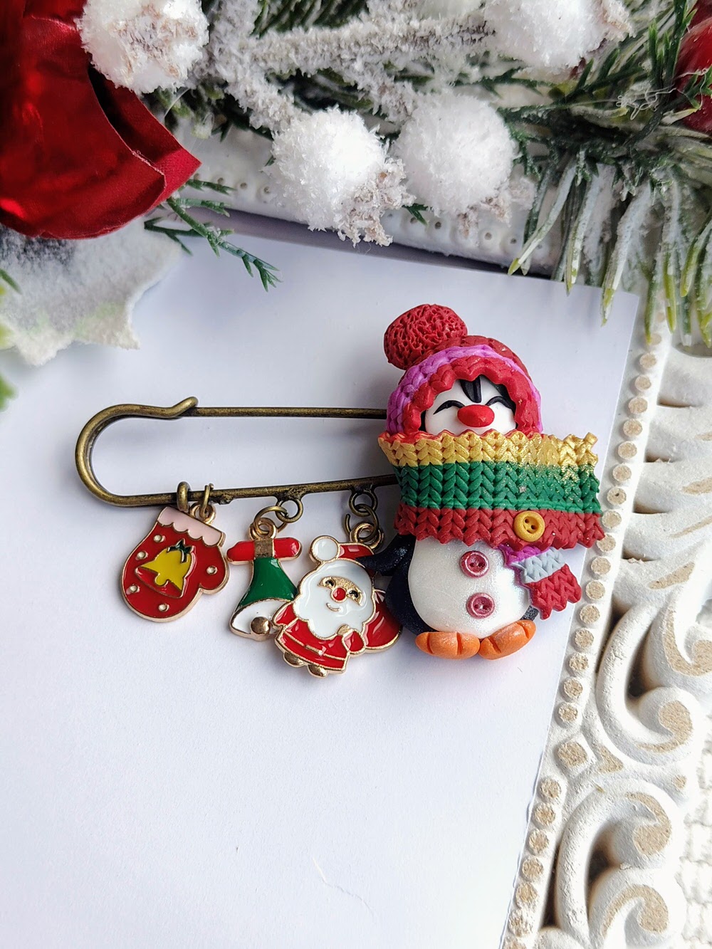 Broșe Handmade de Crăciun - Un Strop de Farmec Pentru Garderoba de Iarnă