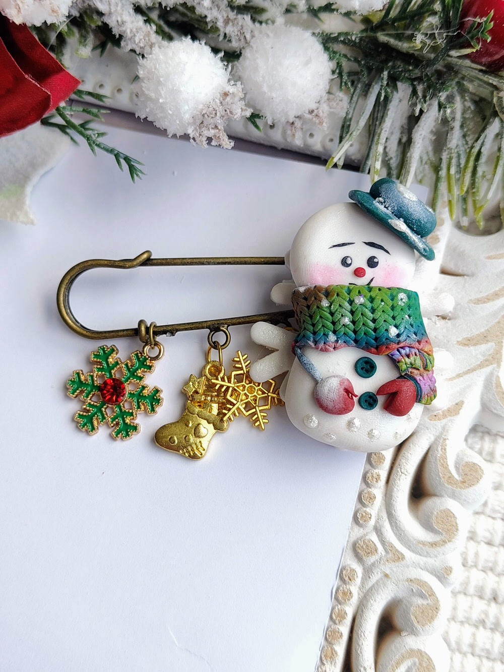 Broșe Handmade de Crăciun - Un Strop de Farmec Pentru Garderoba de Iarnă