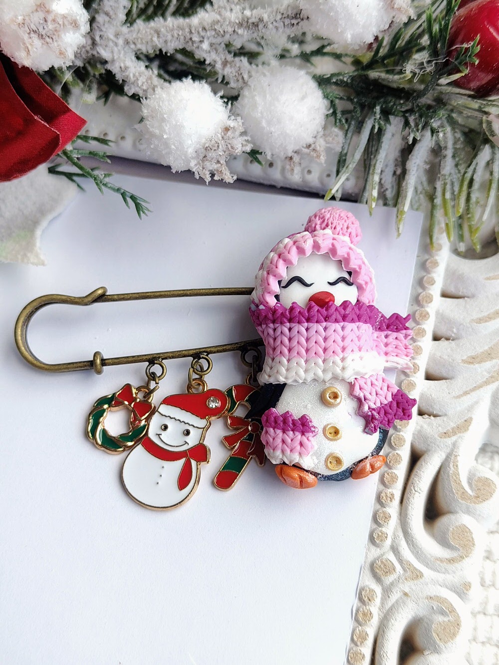 Broșe Handmade de Crăciun - Un Strop de Farmec Pentru Garderoba de Iarnă