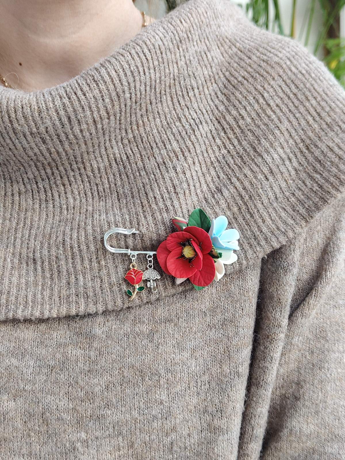 Brosa handmade pentru sacou - Floare de mac