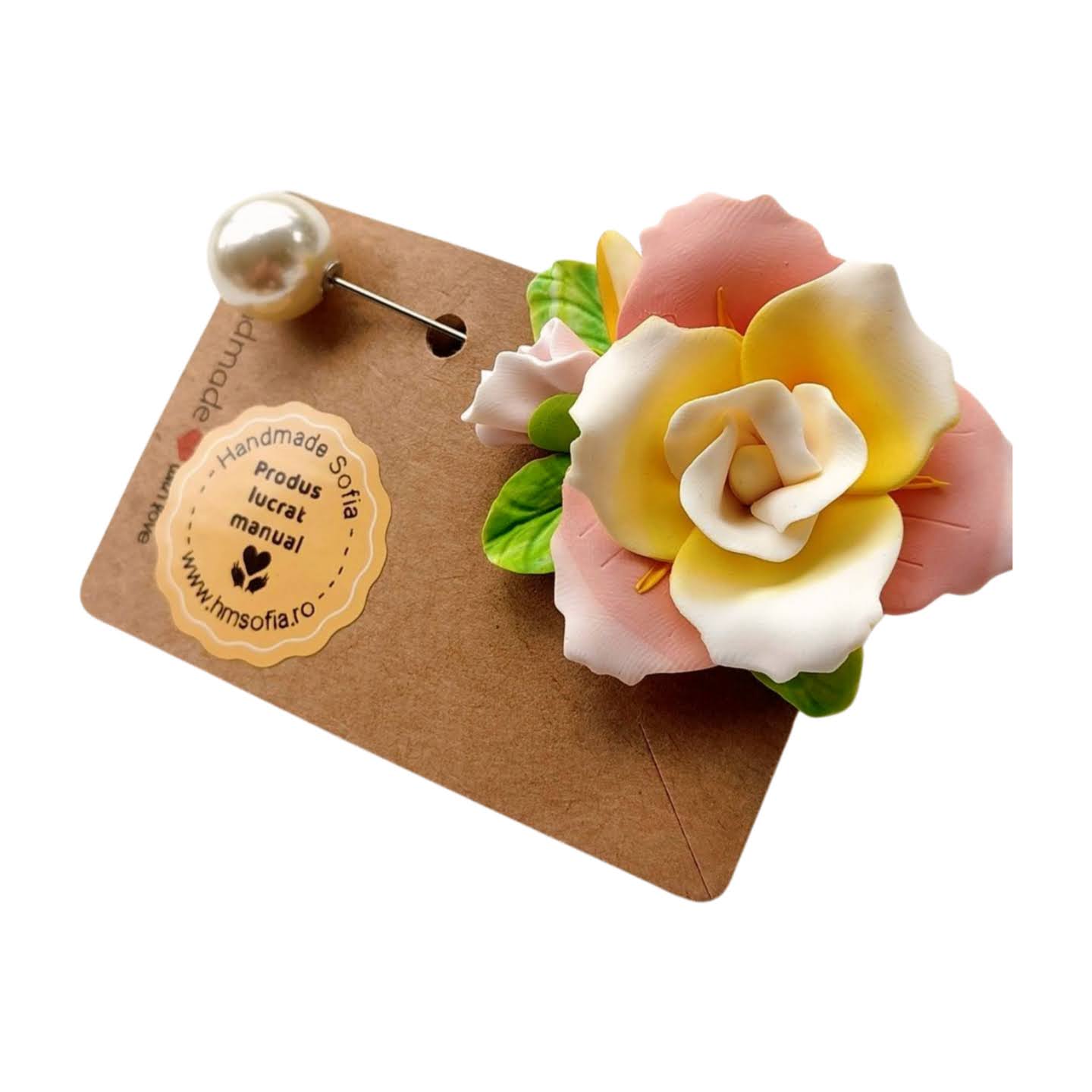 Martisor pentru doamna educatoare - model floral deosebit