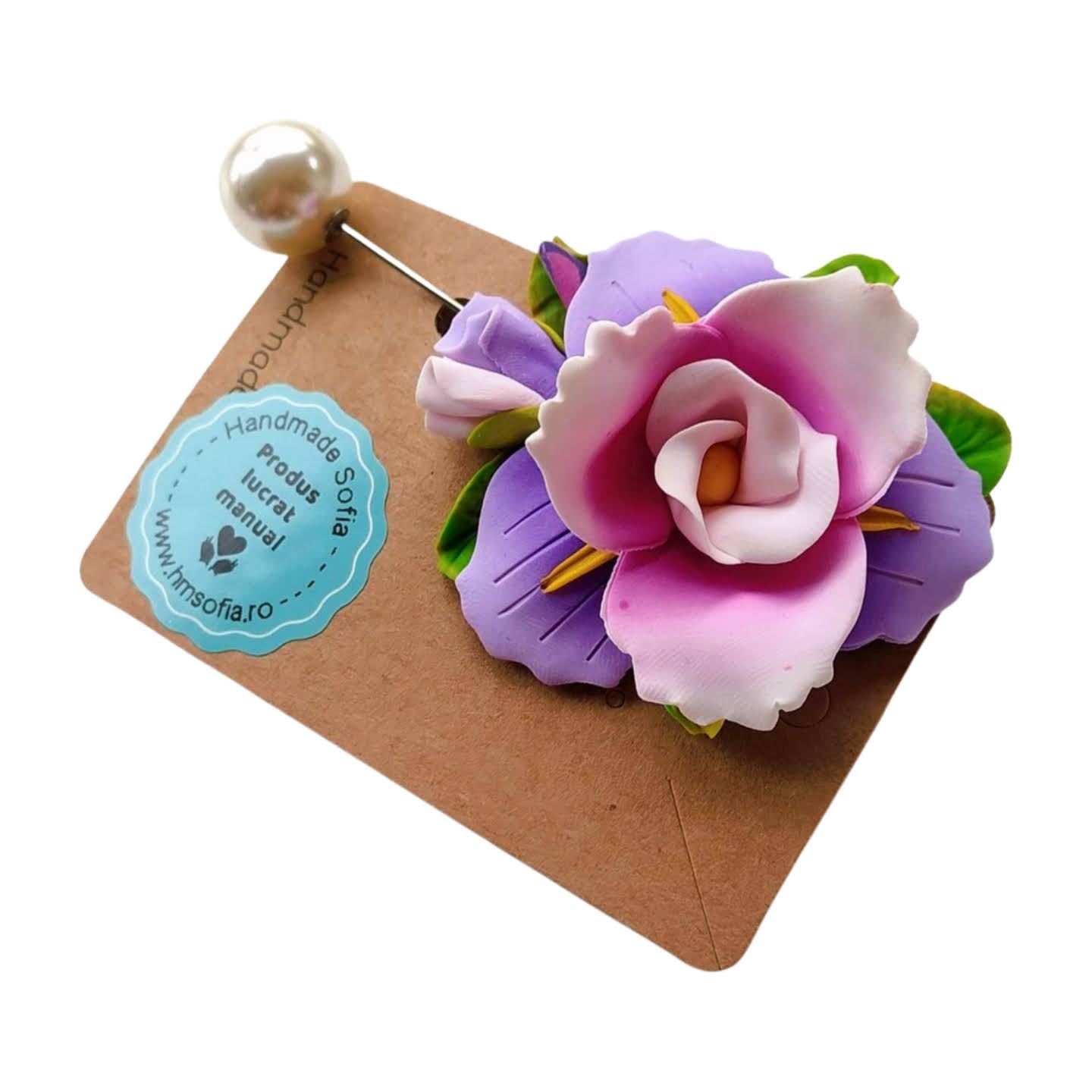 Martisor pentru doamna invatatoare - model floral deosebit