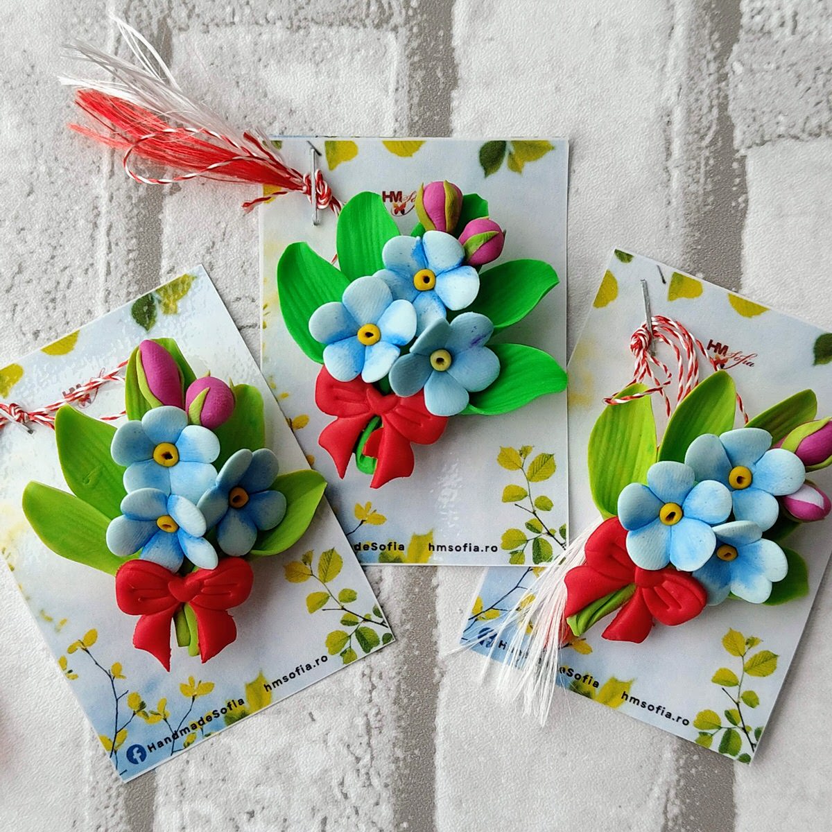 Martisor brosa handmade cu flori din lut polimeric
