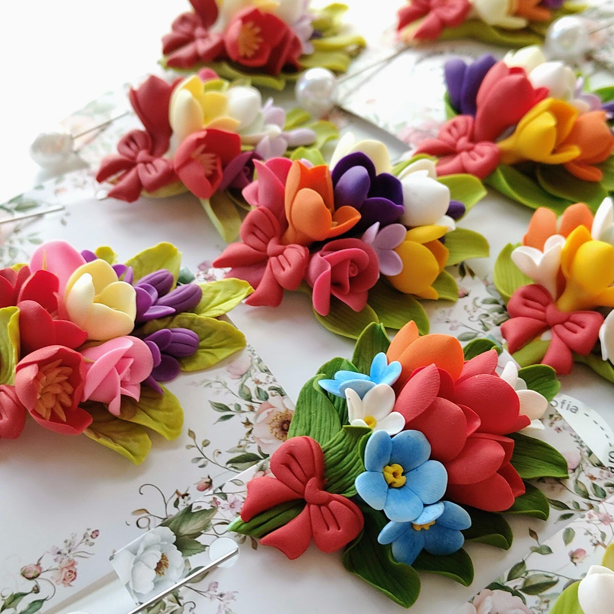 Brose elegante, multicolore - Branduse