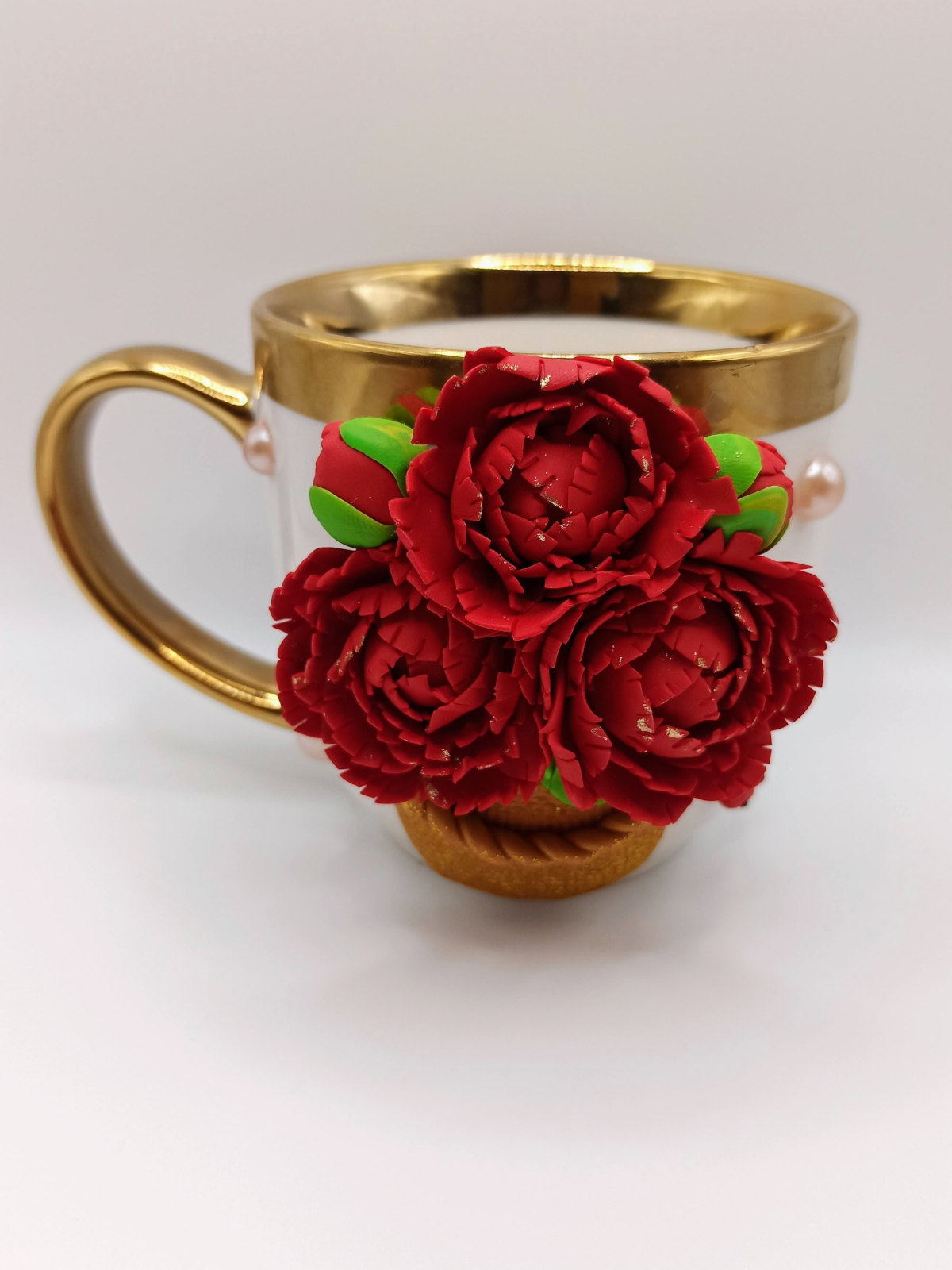 Cană handmade bujori roșii în coșuleț -INDISPONIBIL