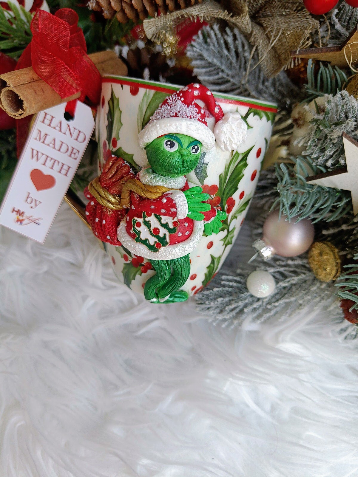 Cana cu Grinch - Rememorând momentele iconice din "How the Grinch Stole Christmas"