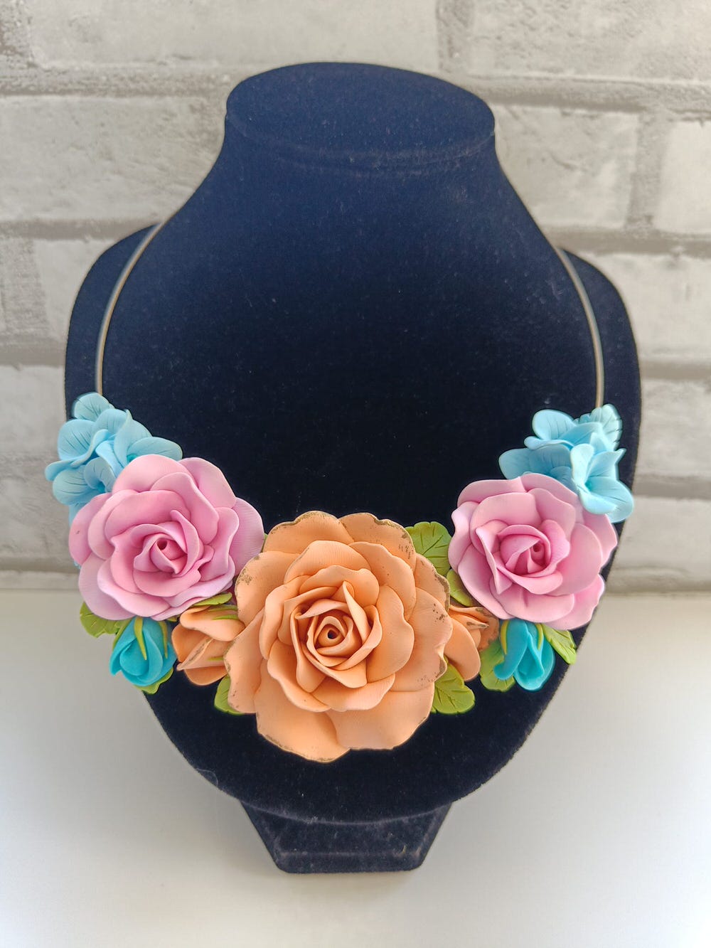 Cadou handmade: Colier - Blossom Roses