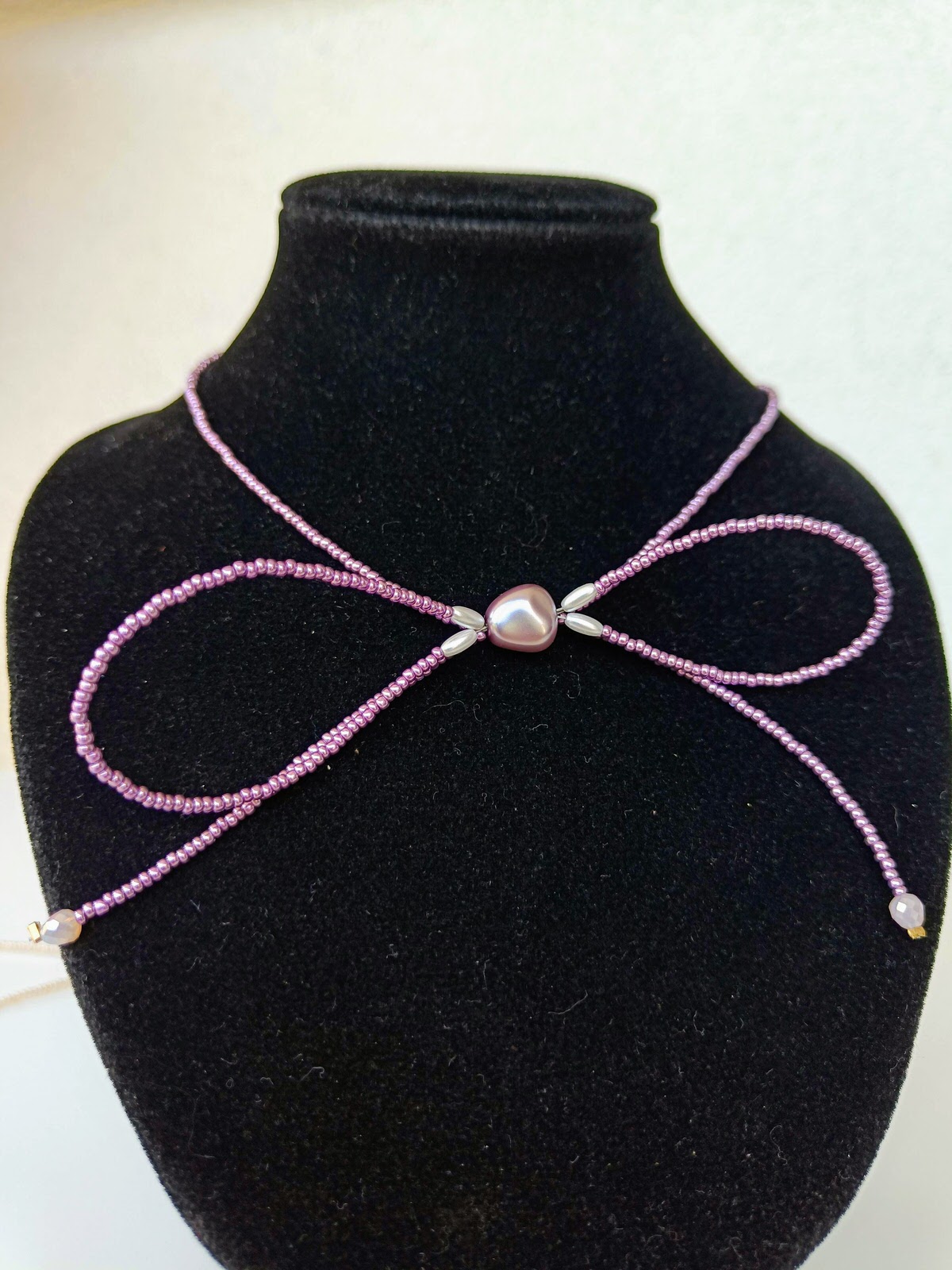 Colier la baza gatului - cu fundita bow tie din margele de nisip roz de 2 mm cu perle