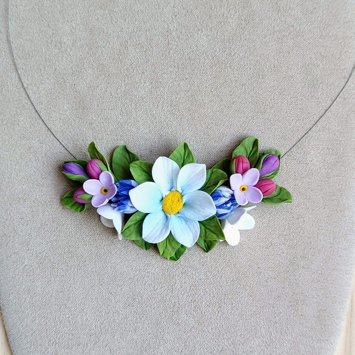 Colier cu flori de primavara - handmade, Colecția Spring Blossom 2026