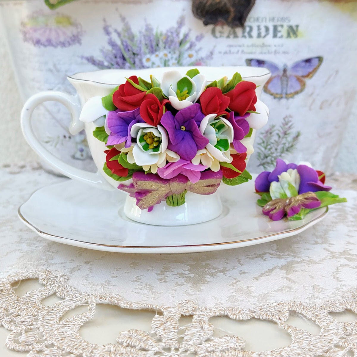 Cadou pentru Iubitorii de Cafea - Set Elegant cu Flori de Lămâiță și Buburuze