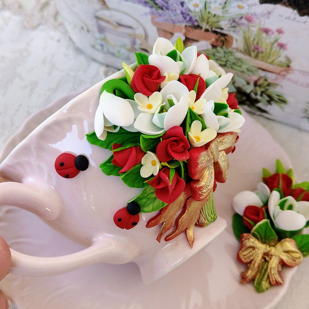 Set de ceai decorat cu flori din lut polimeric - culori pastelate